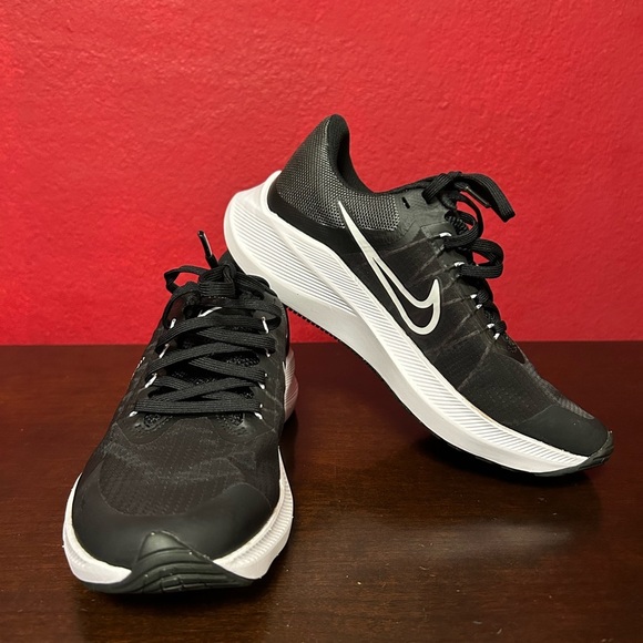 Nike air zoom women’s Black and White running shoes size 5.5 - Picture 1 of 8